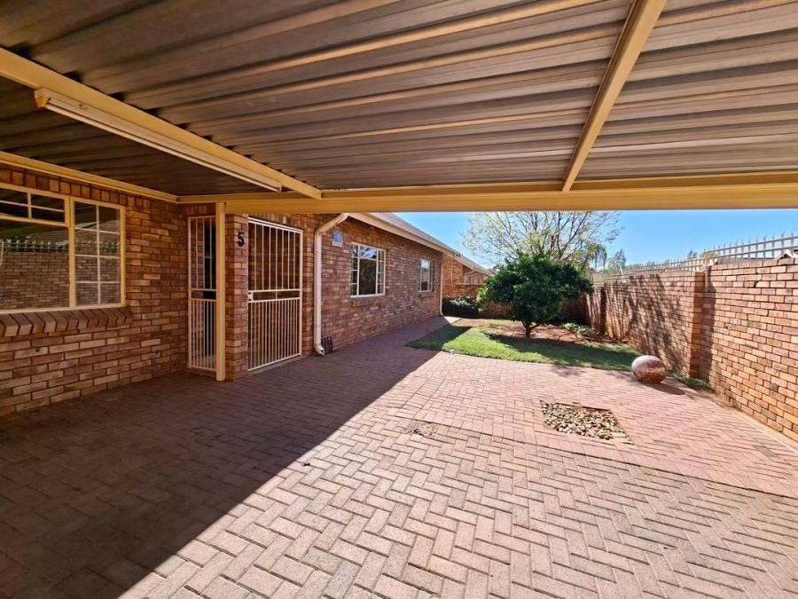 2 Bedroom Property for Sale in Rhodesdene Northern Cape